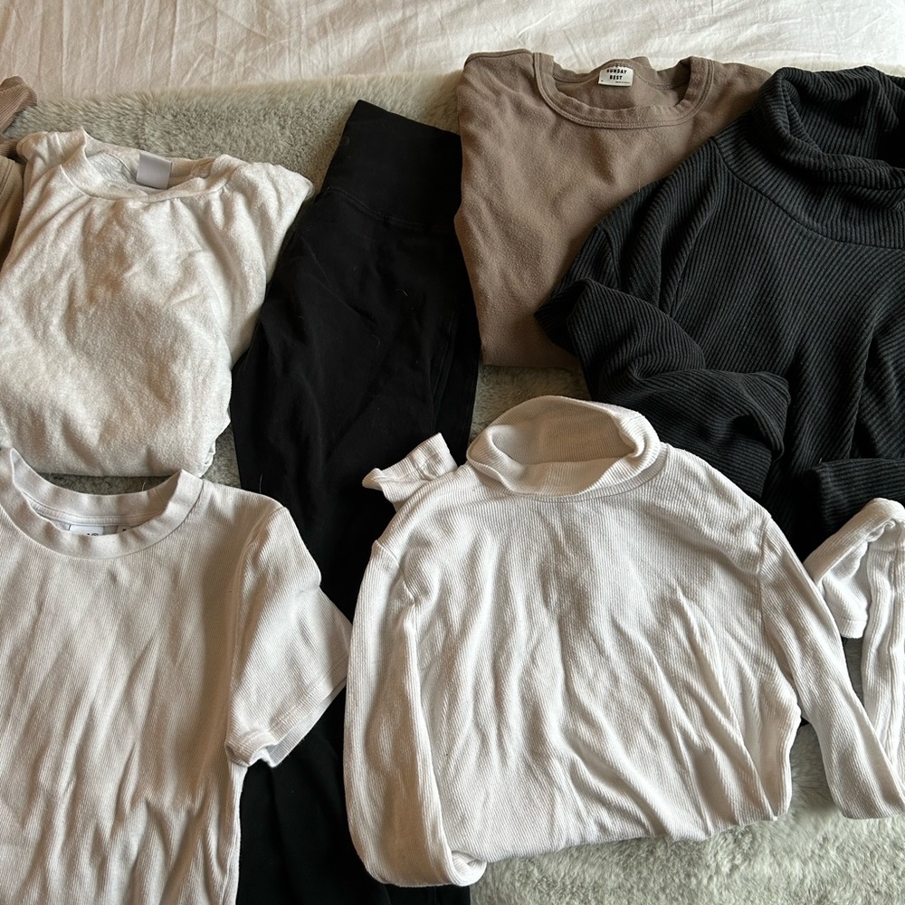 Aritzia bundle!! Size (xs-s)
